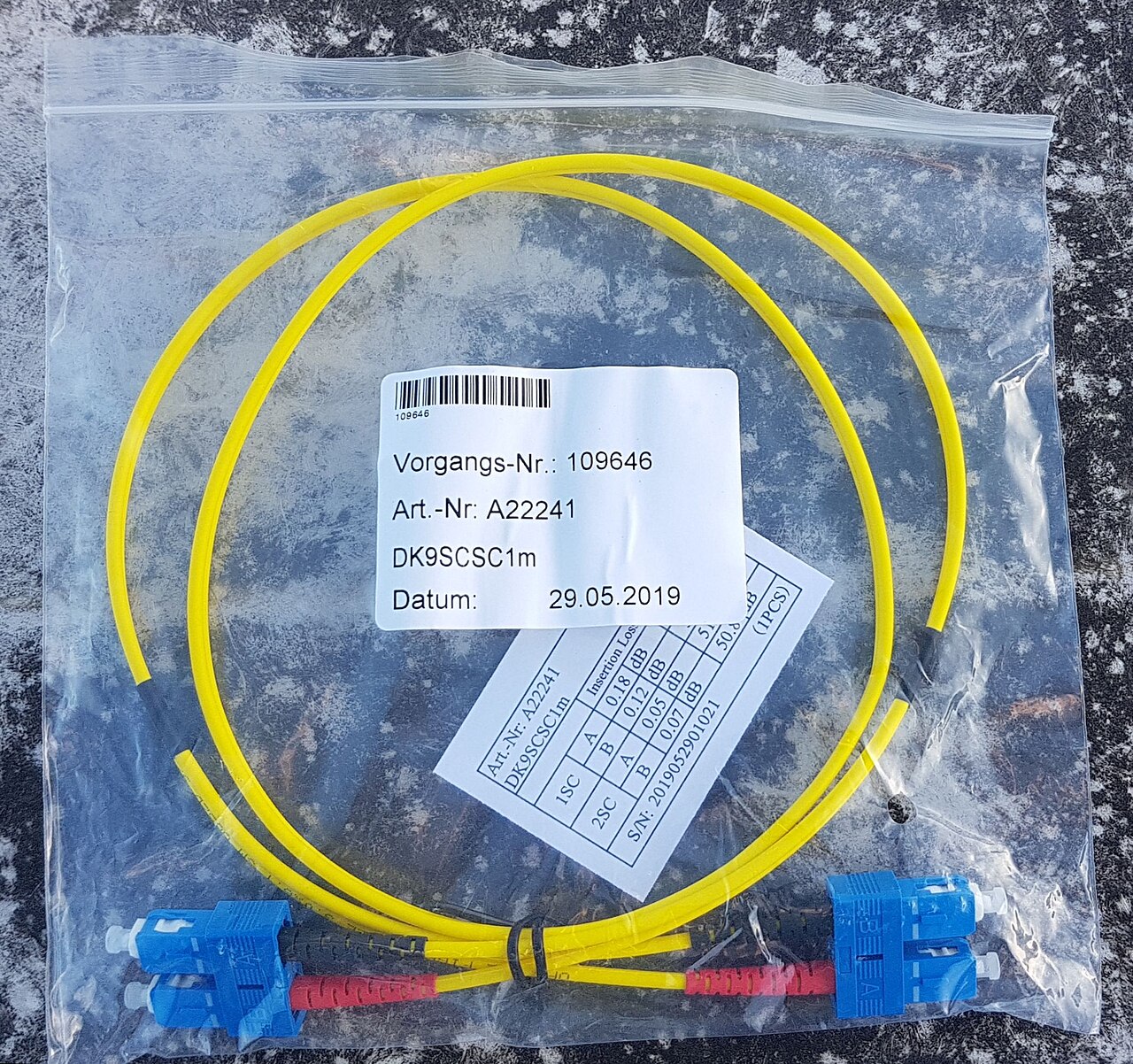 Konektor dan kabel patch fiber optic